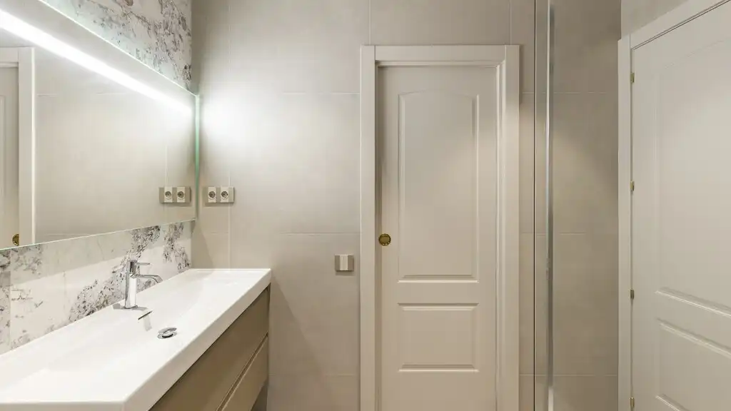 Badezimmer von Wohnungen zum Verkauf in Barcelona mit Klimaanlage, Heizung und Terrasse