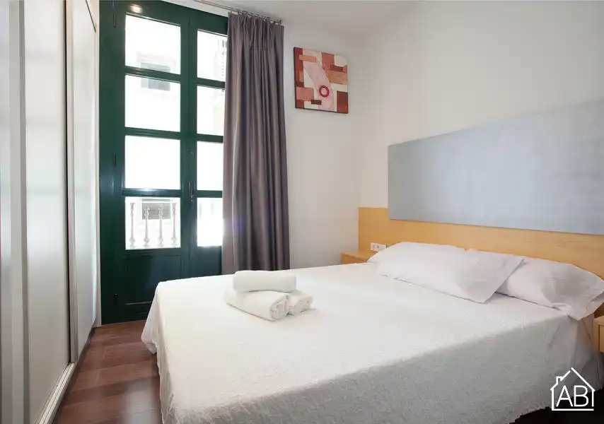 Schlafzimmer von Wohnungen zum Verkauf in Barcelona mit Möbliert und Balkon