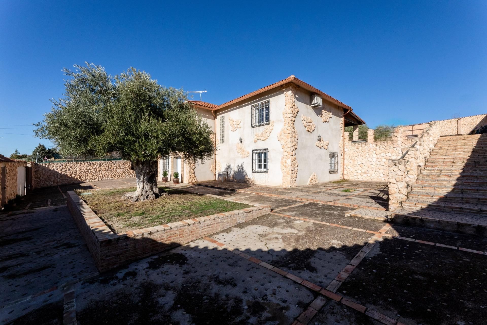 Exterior view of House or chalet for sale in Colmenar de Oreja  with Private garden and Storage room