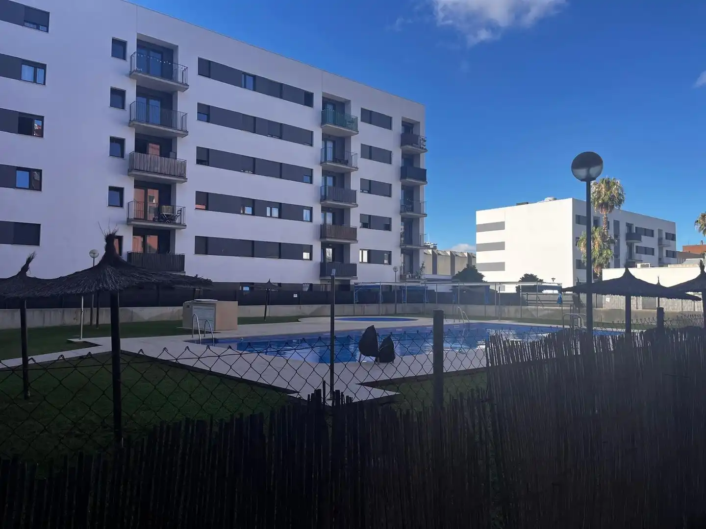 Piscina de Dúplex en venta en Sevilla con Aire acondicionado y Piscina comunitaria