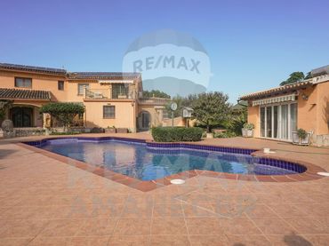 Villa con piscina in vendita a Partida Jara