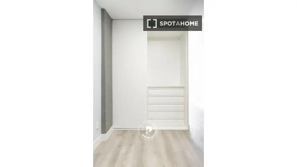 Habitación de Estudio para compartir en Madrid con Aire acondicionado, Calefacción y Terraza