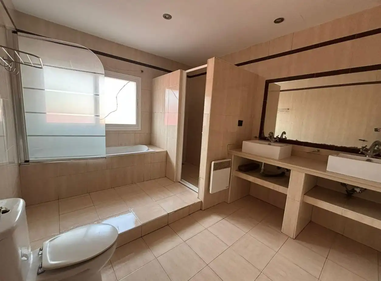 Baño de Casa adosada en venta en Algeciras con Terraza