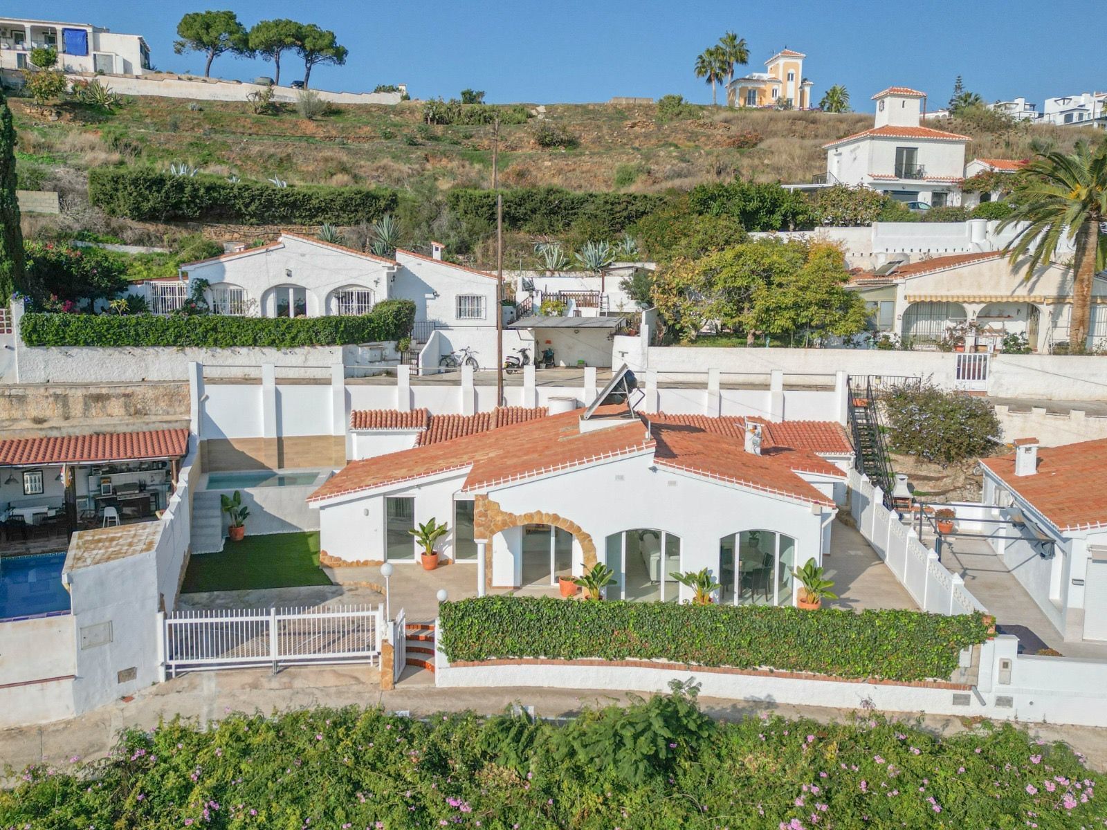Vista exterior de Casa o chalet en venta en Torrox con Aire acondicionado, Calefacción y Jardín privado