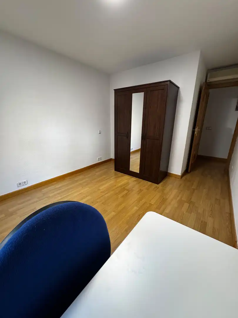 Dormitori de Pis de lloguer en  Madrid Capital amb Aire condicionat, Terrassa i Balcó