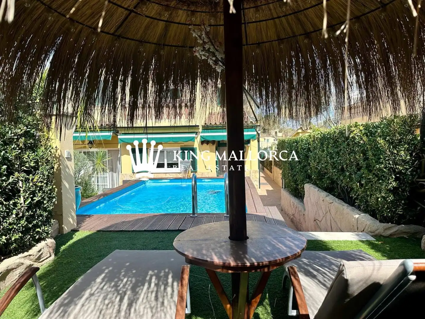 Außenansicht von Einfamilien-Reihenhaus zur Miete in Calvià mit Klimaanlage, Privatgarten und Terrasse