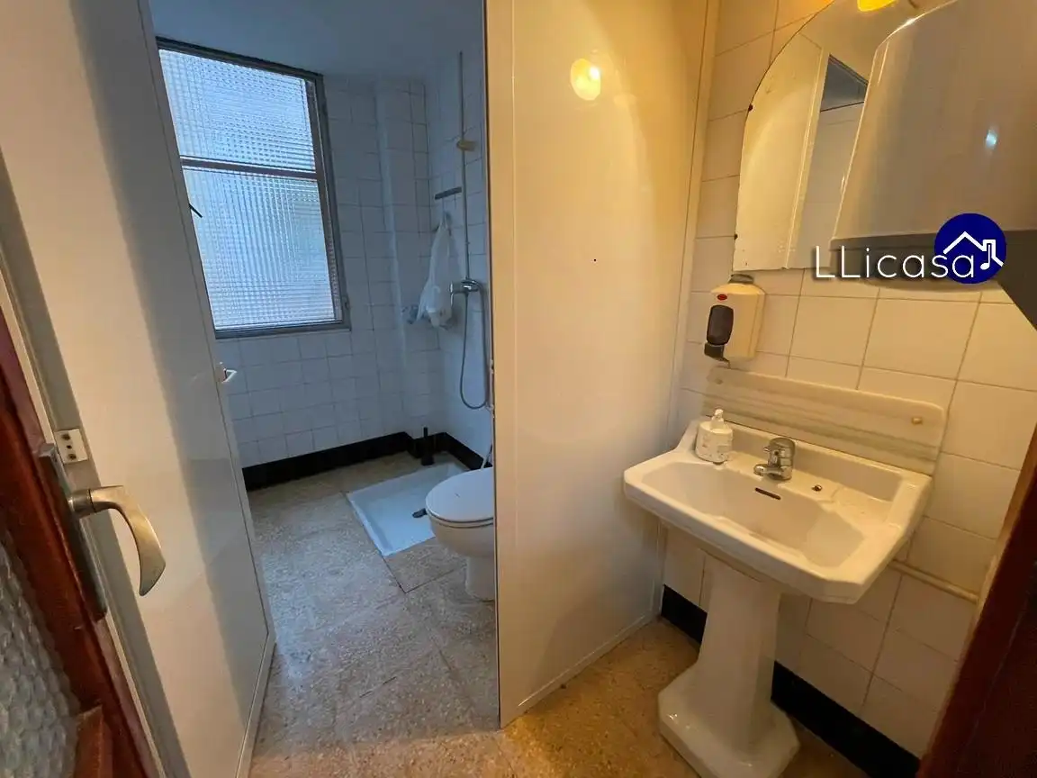 Bathroom of Commercial properties for sale in Pedralba