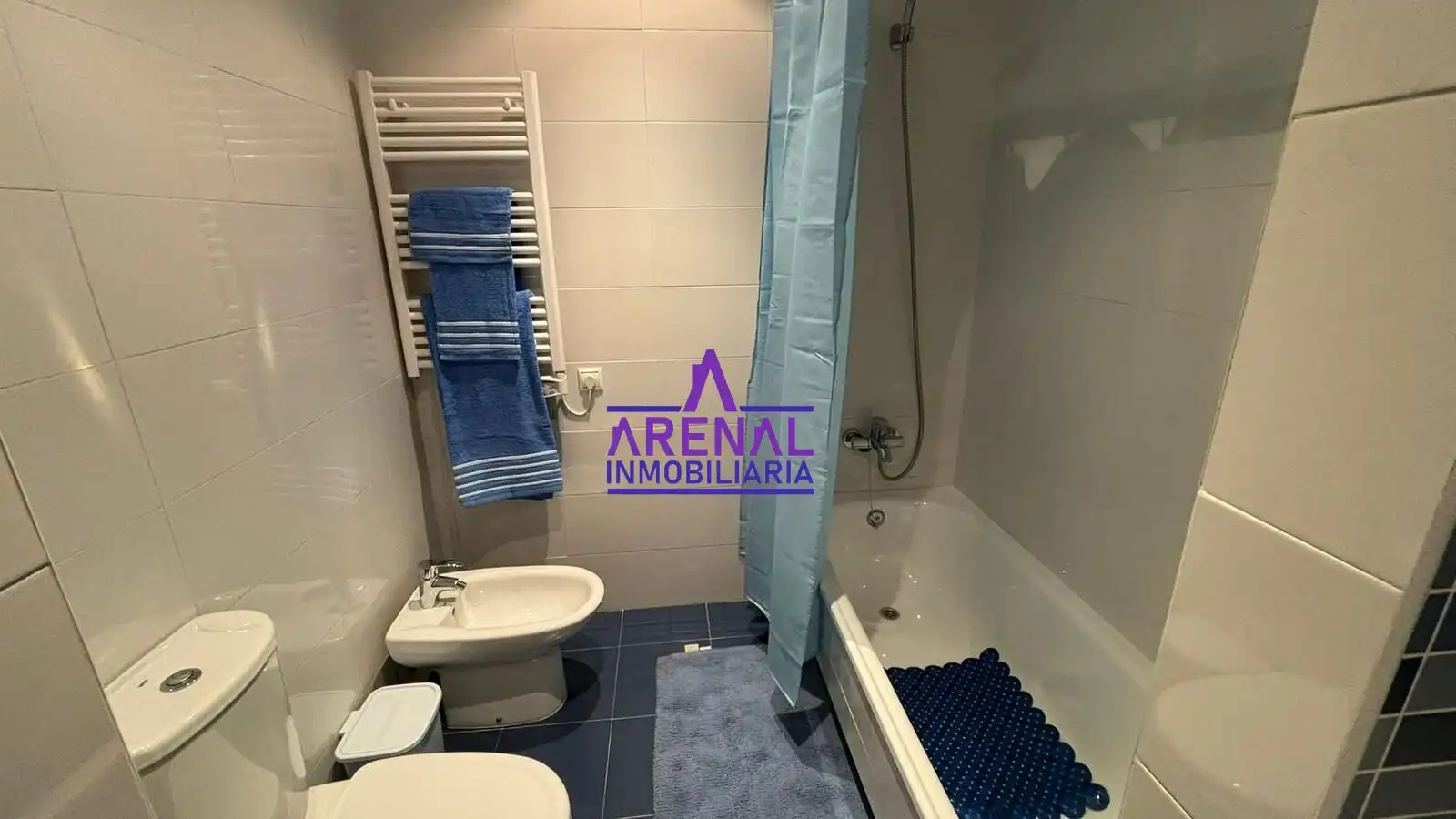 Baño de Ático de alquiler en A Pobra do Caramiñal con Calefacción y Amueblado