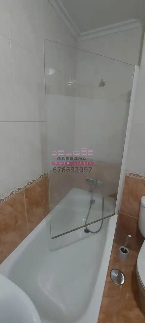 Study for rent in Rúa do Areal, 88, Centro - Areal