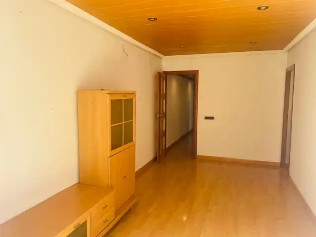 Dachboden zum Verkauf in Santa Coloma de Gramenet mit Parkett und Ofen