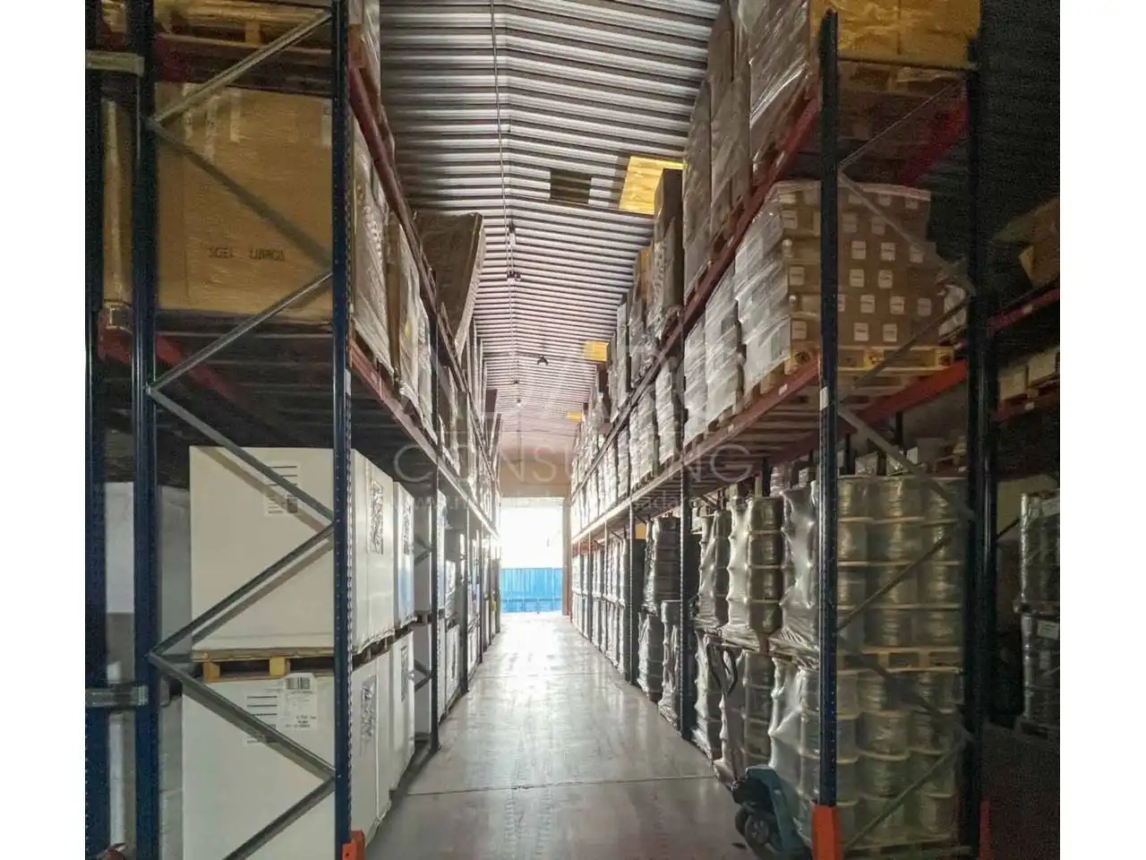 Nave industrial en venta en Serranillos del Valle con Alarma