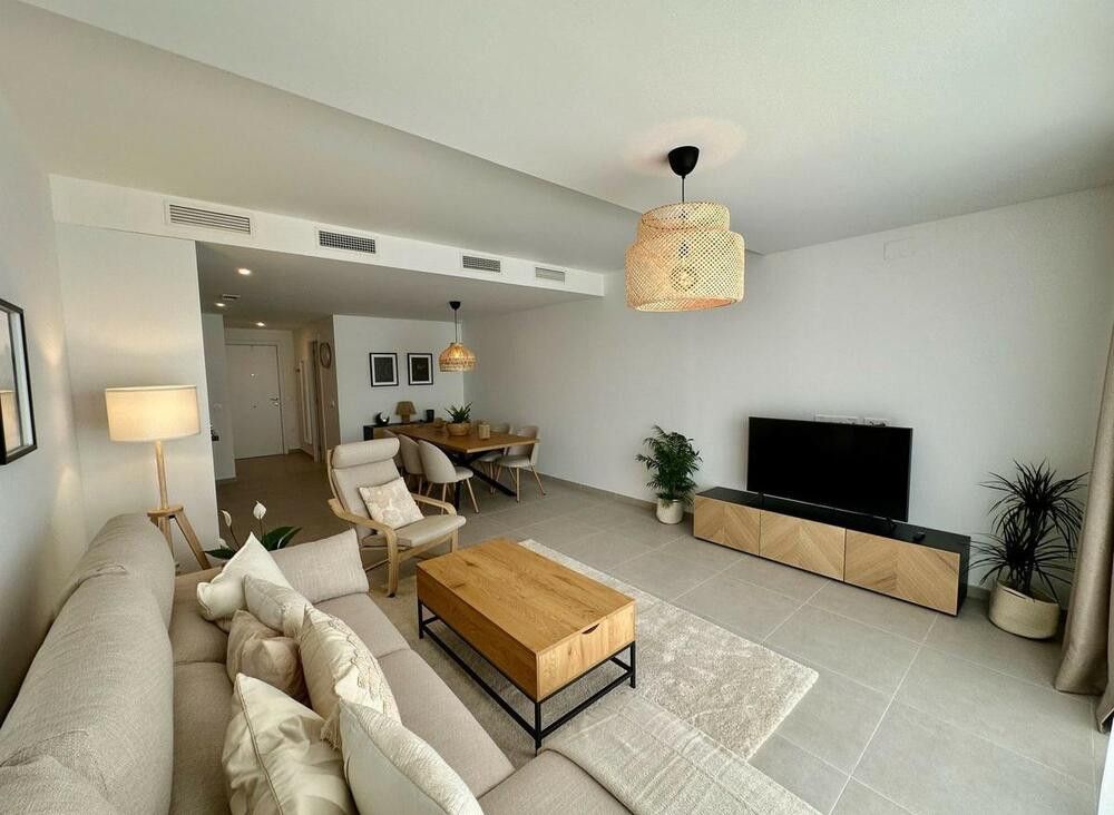 Sala d'estar de Apartament de lloguer en Estepona amb Aire condicionat, Terrassa i Piscina