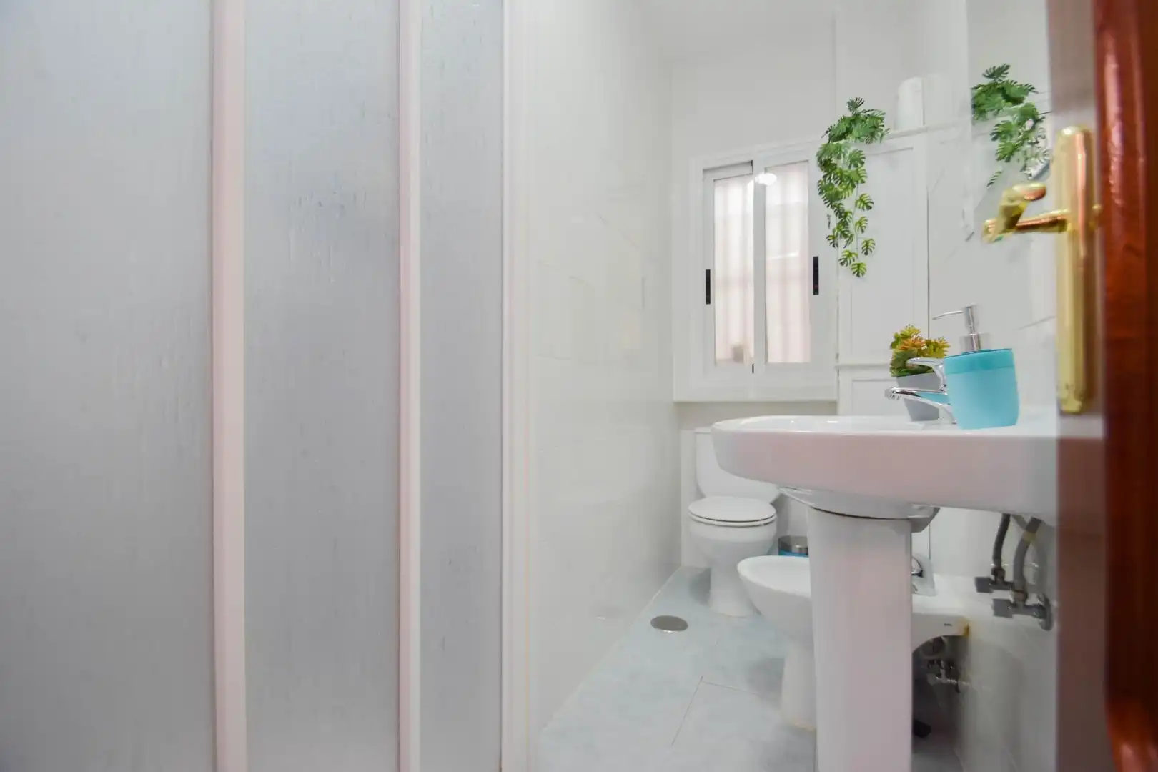Bathroom of Flat for sale in Granada  with Balcony
