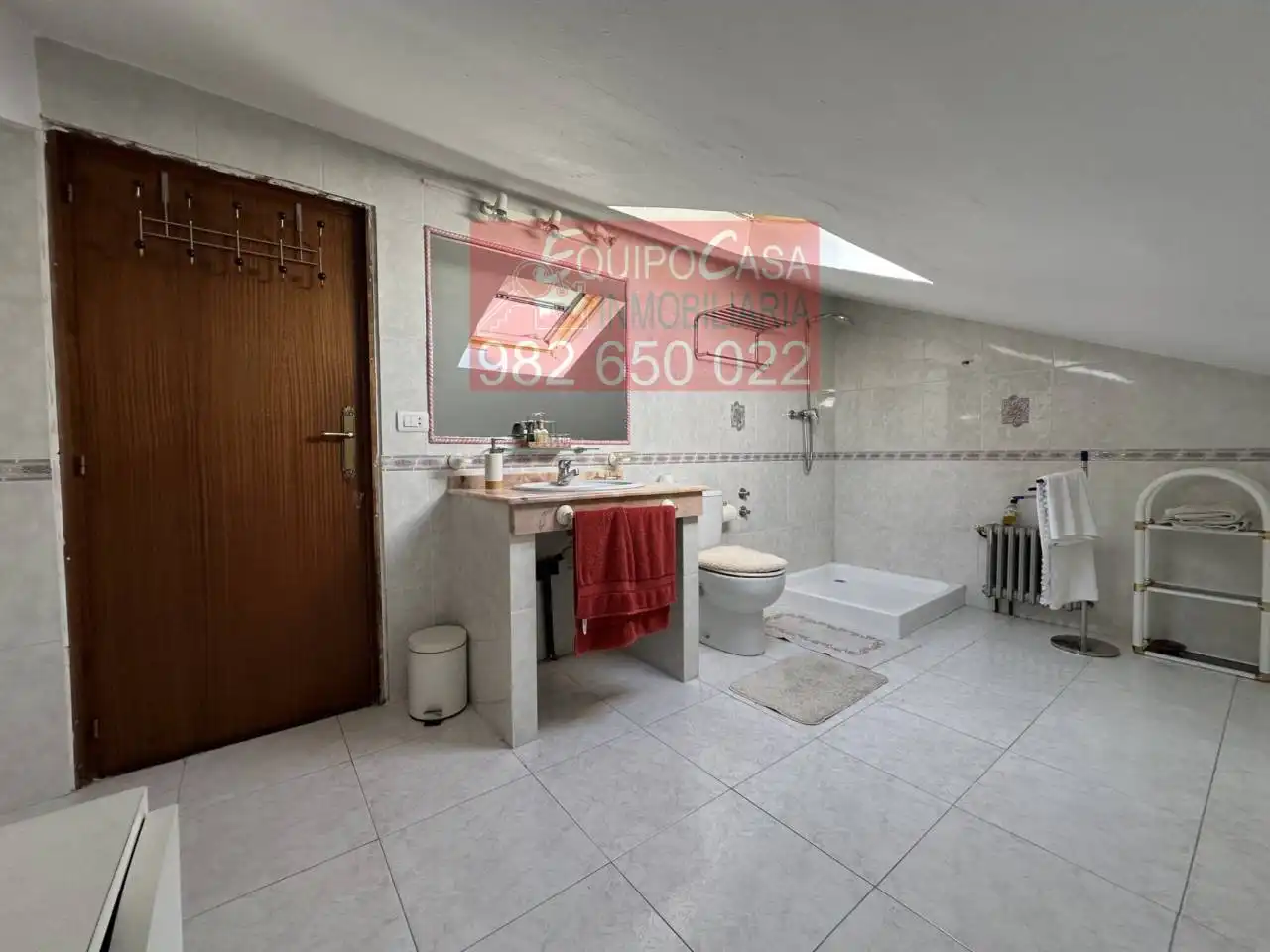 Bany de Casa o xalet en venda en Lugo amb Calefacció, Jardí privat i Parquet