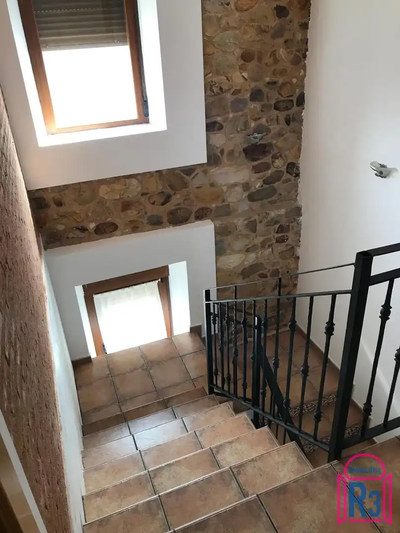 Casa adosada en venda en Cuadros amb Calefacció i Jardí privat