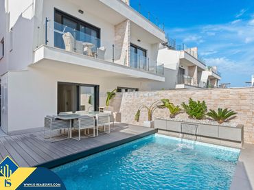 Chalet con piscina en venta en Los Secanos