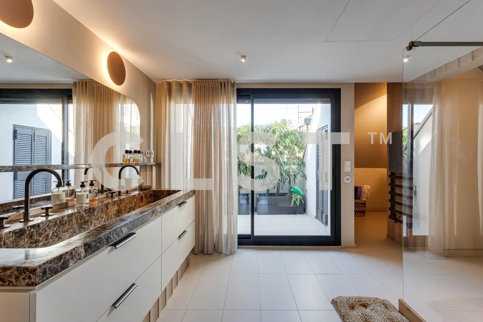 Schlafzimmer von Dachboden zur Miete in Barcelona mit Klimaanlage, Heizung und Parkett