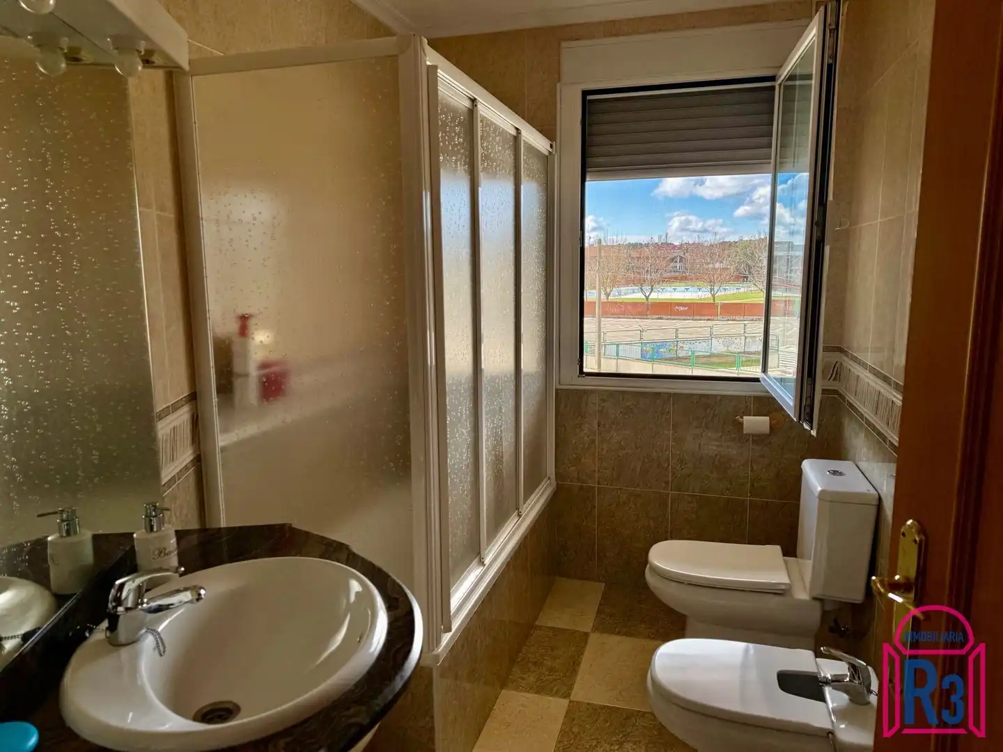 Baño de Casa adosada en venta en San Andrés del Rabanedo con Calefacción y Amueblado