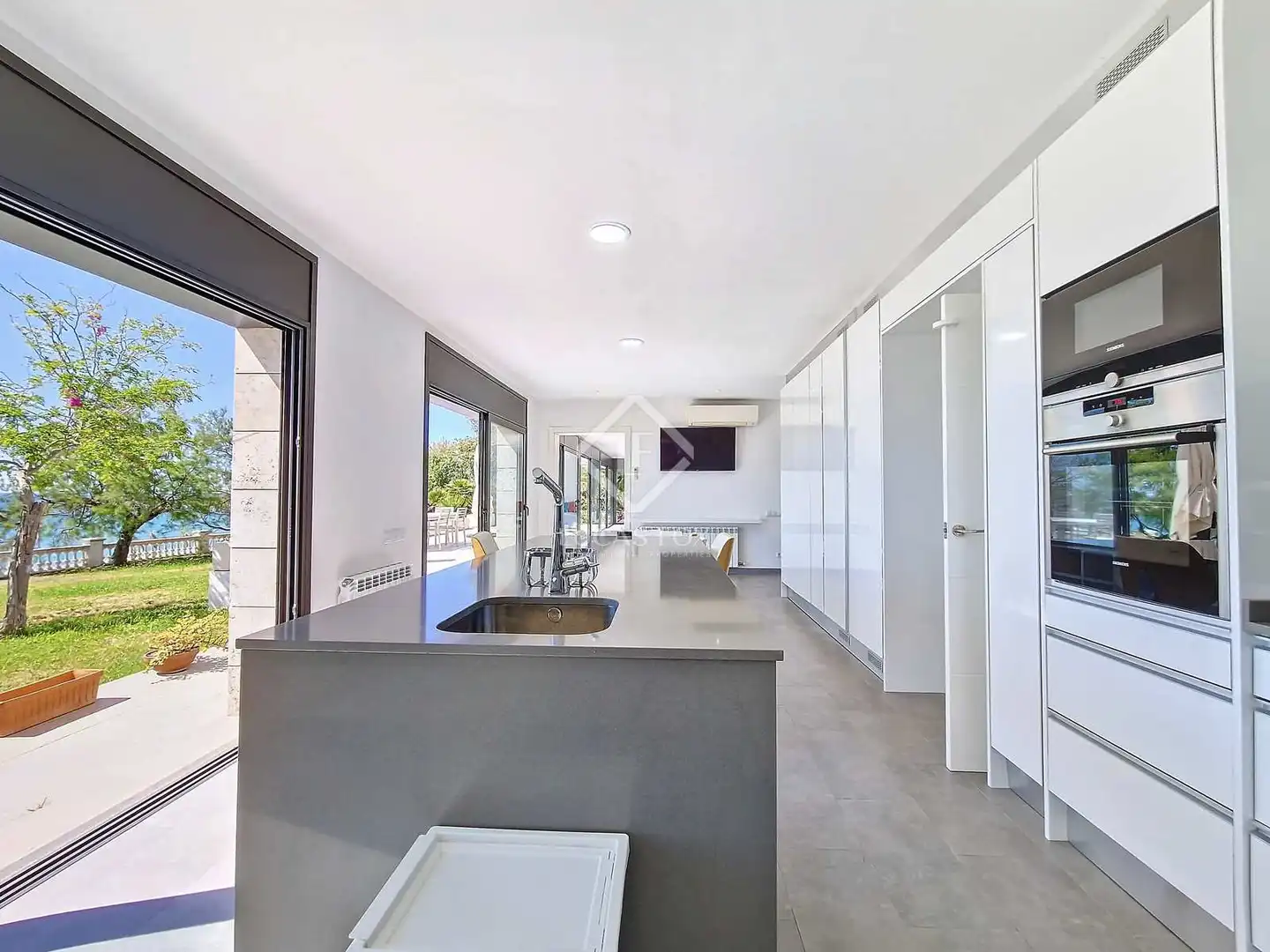 Cuina de Casa o xalet de lloguer en Vilanova i la Geltrú amb Aire condicionat, Jardí privat i Terrassa