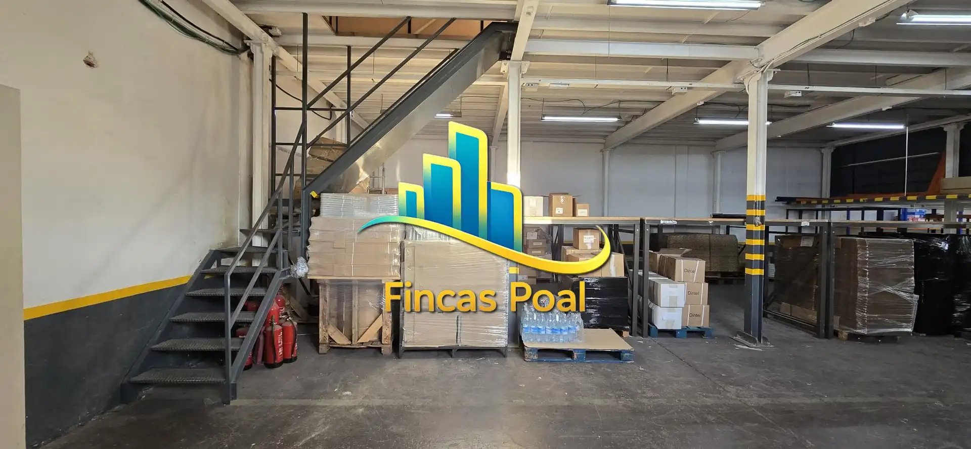 Piscina de Nave industrial en venta en Rubí