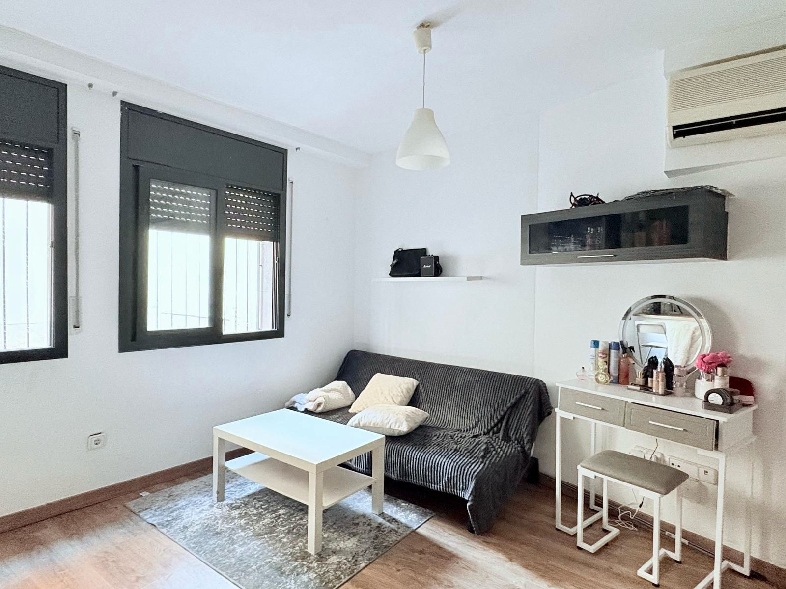 Sala d'estar de Planta baixa en venda en Vilanova i la Geltrú amb Aire condicionat i Parquet