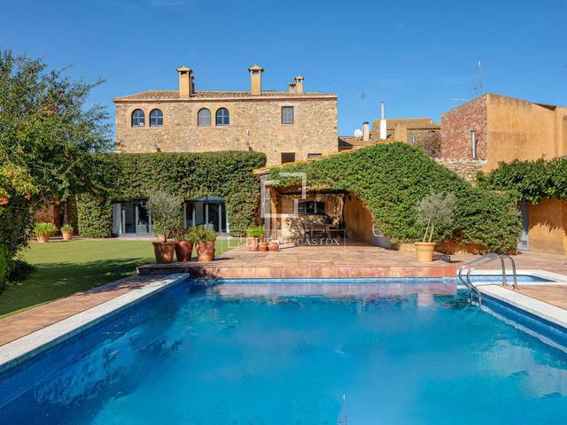 Casa-chalet en Venta en Ullastret
