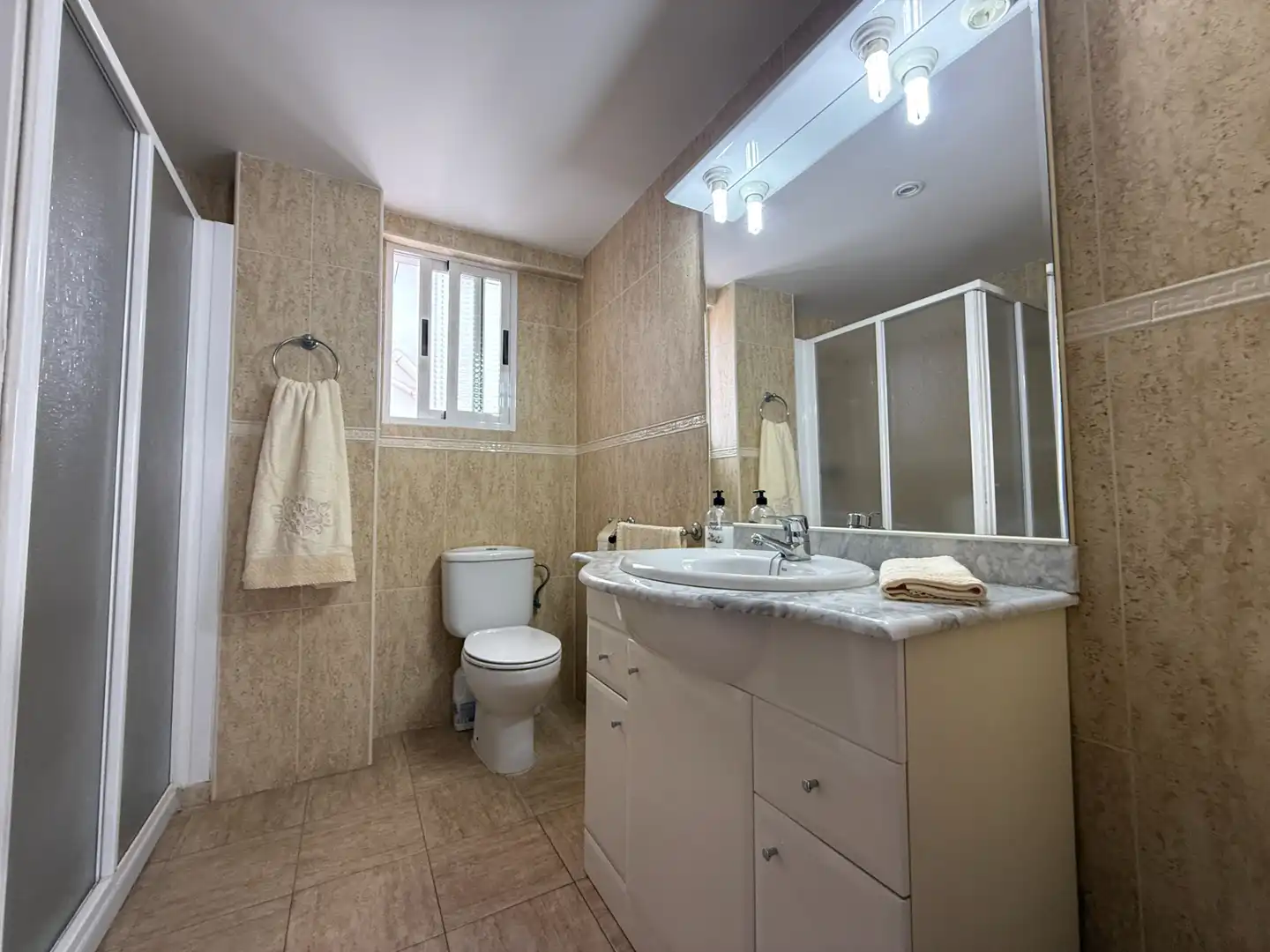 Baño de Piso en venta en Castellón de la Plana / Castelló de la Plana con Balcón
