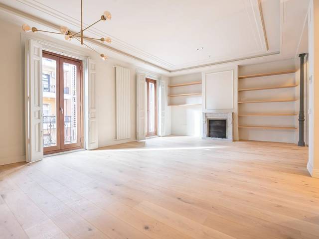 Piso en Venta en Calle de la Colegiata en Embajadores - Lavapiés