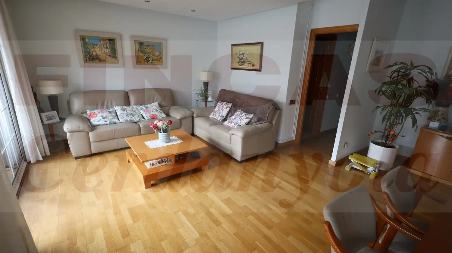 Sala de estar de Piso en venta en Cerdanyola del Vallès con Calefacción, Parquet y Balcón