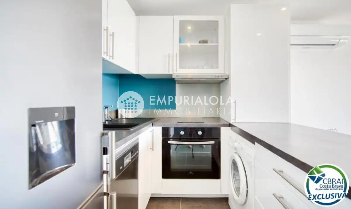 Cuina de Apartament en venda en Roses amb Aire condicionat, Calefacció i Moblat