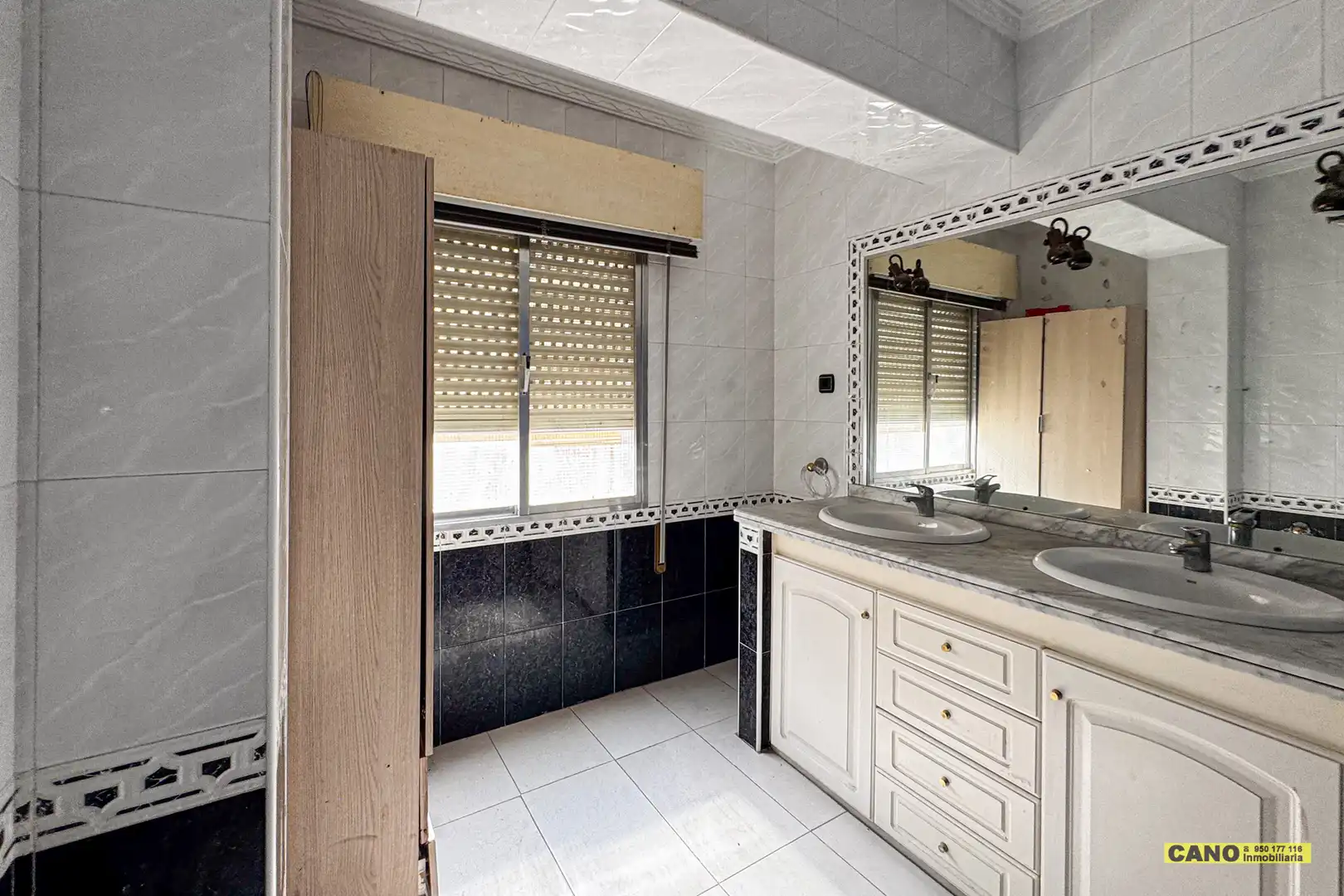 Badezimmer von Wohnung zum Verkauf in Almería
