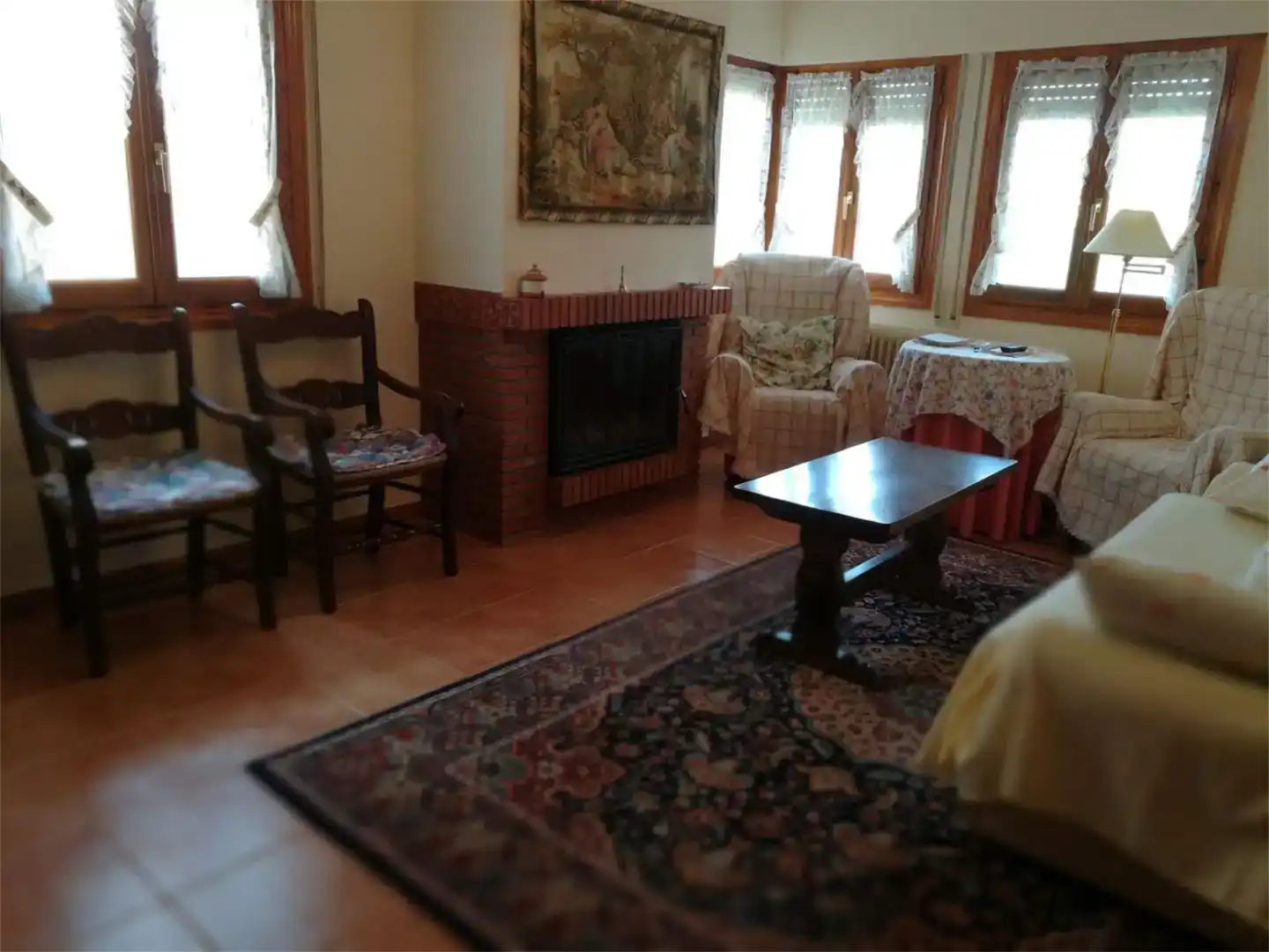 Sala d'estar de Casa o xalet en venda en Olmedo amb Jardí privat i Moblat
