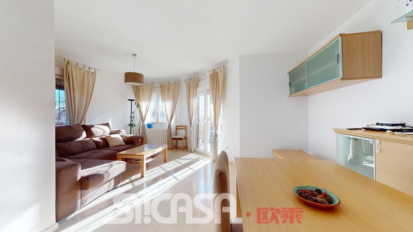 Sala d'estar de Casa o xalet en venda en Cedillo del Condado amb Aire condicionat, Calefacció i Terrassa