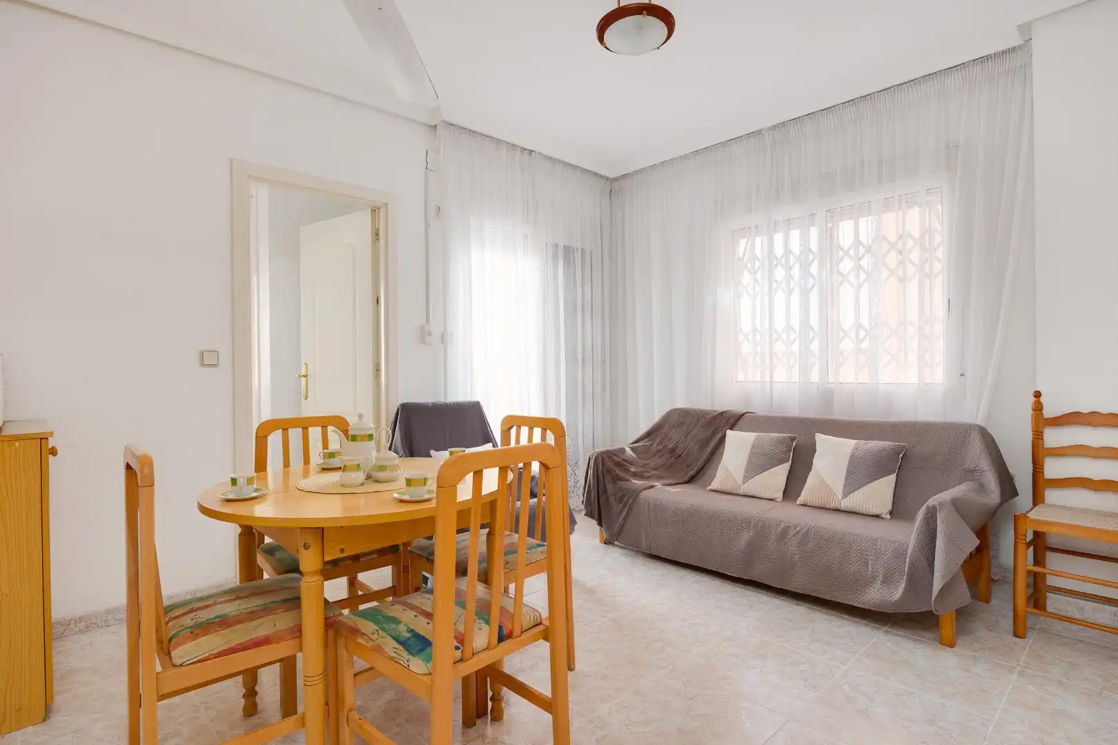 Sala de estar de Apartamento en venta en Torrevieja con Terraza y Amueblado