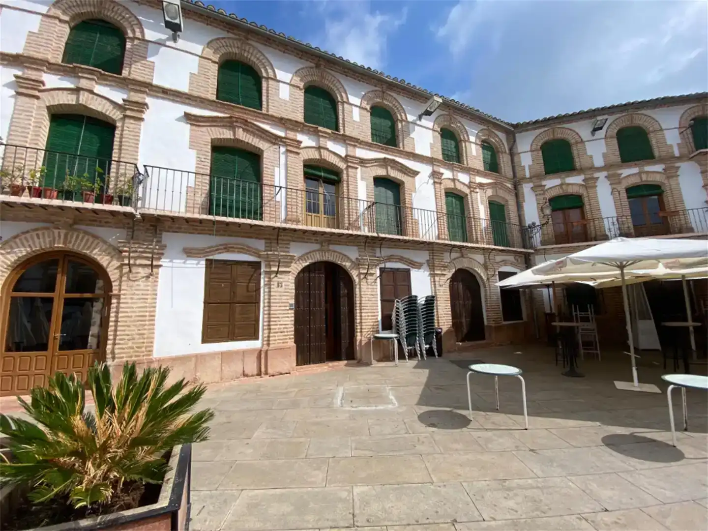 Vista exterior de Casa adosada en venda en Archidona amb Balcó