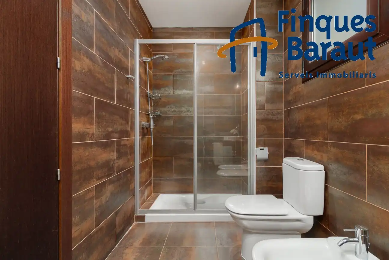 Bathroom of Houses for sale in Pau  with Air Conditioner, Heating and Private garden