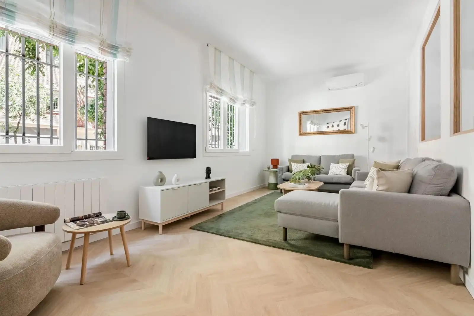 Living room of Apartments for rent in Madrid  with Air Conditioner, Heating and Furnished