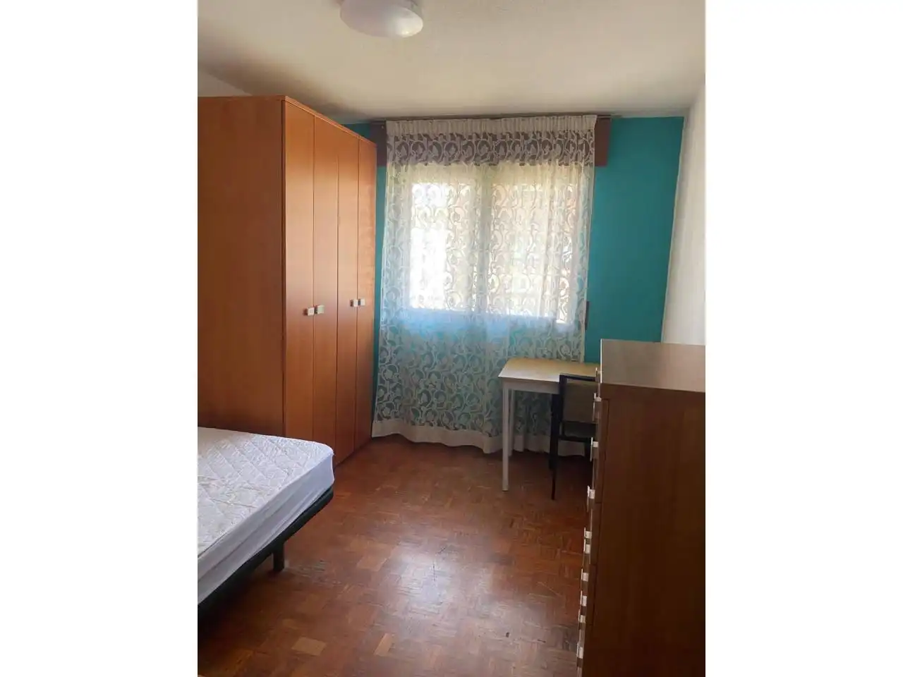 Dormitori de Pis de lloguer en Burgos amb Calefacció, Parquet i Terrassa