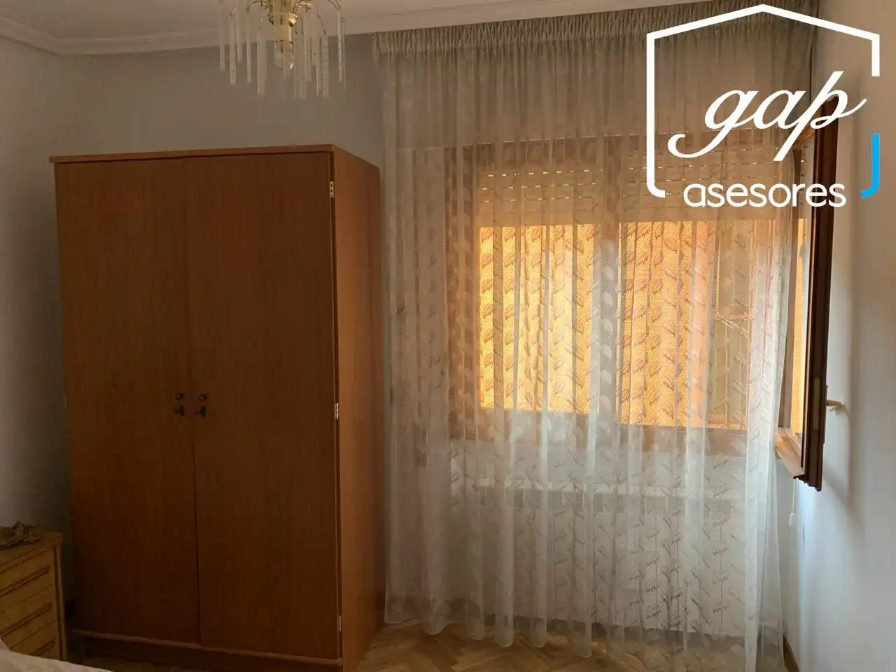 Schlafzimmer von Wohnung zur untervermieten in Cuenca mit Heizung, Parkett und Terrasse