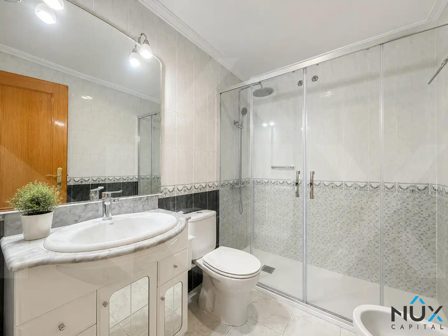 Baño de Piso en venta en Benaguasil con Aire acondicionado, Trastero y Amueblado