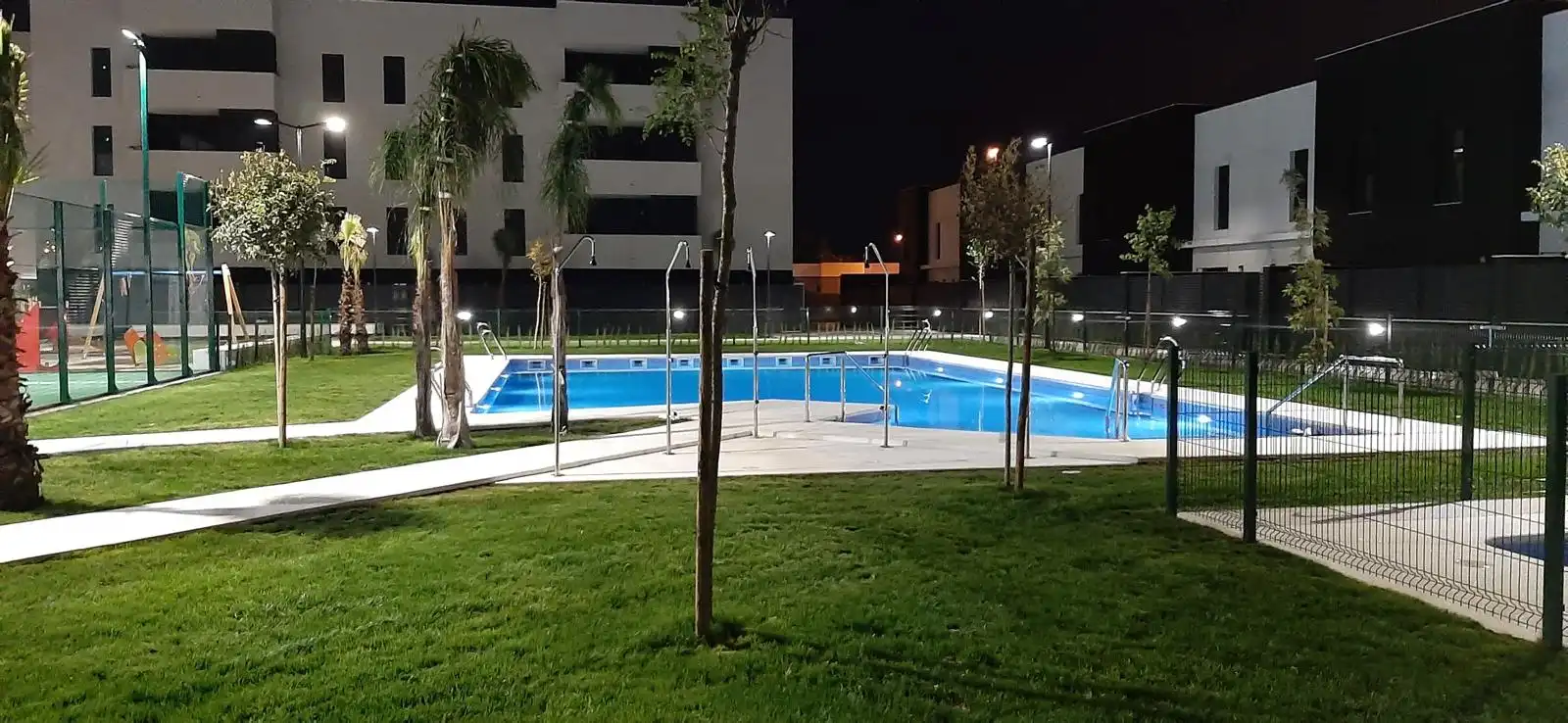 Schwimmbecken von Wohnung zur Miete in La Rinconada mit Klimaanlage, Heizung und Terrasse