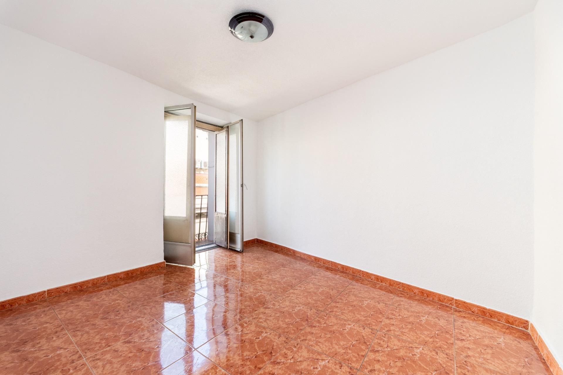 Dormitori de Apartament en venda en  Madrid Capital amb Calefacció i Balcó