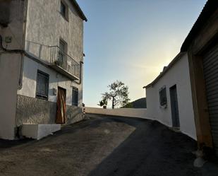 Vista exterior de Casa adosada en venda en Cambil amb Terrassa