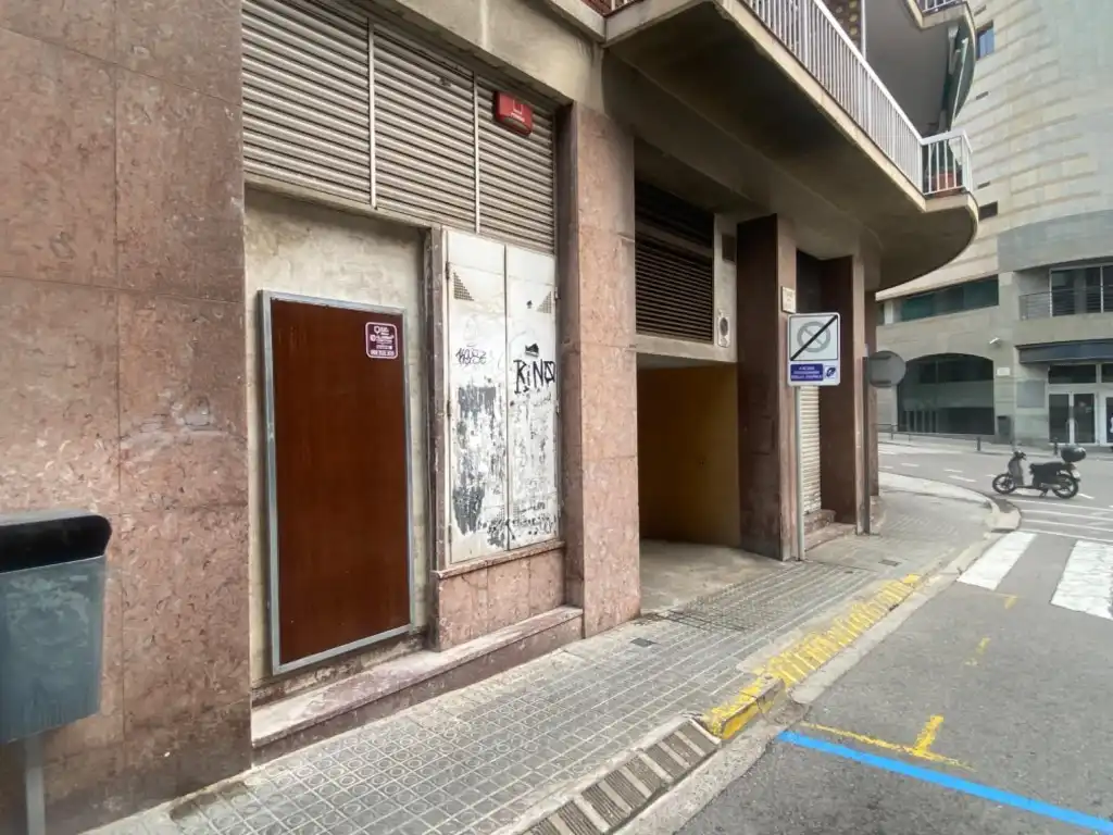 Local comercial en venda a Centre - Passeig i Rodalies, imagen 3