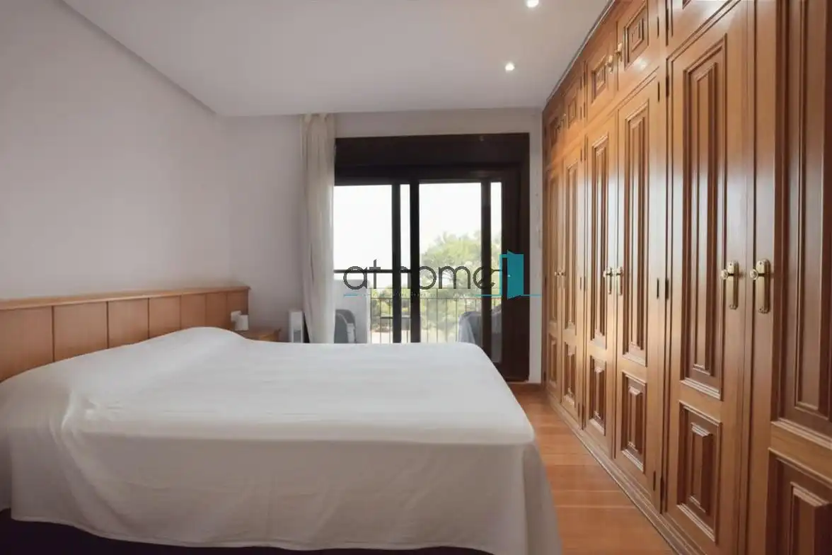 Schlafzimmer von Einfamilien-Reihenhaus zur Miete in Sagunto / Sagunt mit Klimaanlage, Parkett und Terrasse