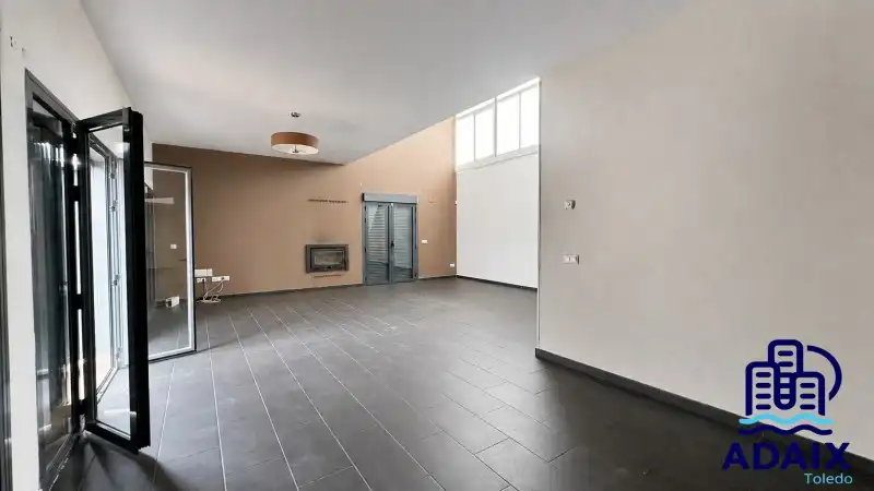 Houses for sale in Layos  with Air Conditioner, Heating and Terrace
