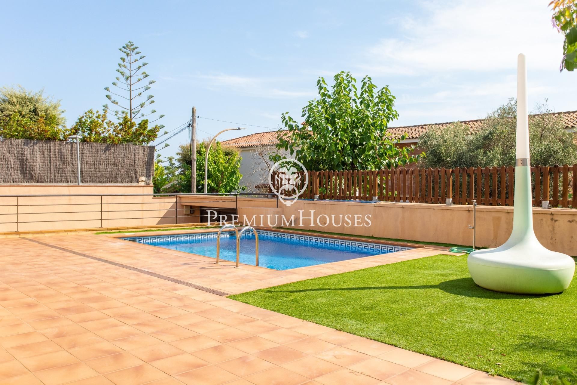 Swimming pool of House or chalet for sale in Vilassar de Dalt  with Heating, Private garden and Terrace