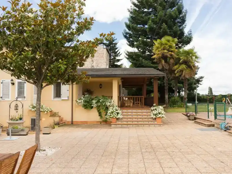 Vista exterior de Casa o xalet en venda en Ponferrada amb Piscina i Balcó