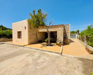 Vista exterior de Casa o xalet en venda en Sant Antoni de Portmany amb Aire condicionat, Jardí privat i Terrassa