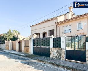 Vista exterior de Casa o xalet en venda en Ciruelos amb Calefacció, Jardí privat i Parquet